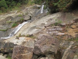 Ada Air Terjun Empat Tingkat di Dekat Bendungan Sigura-gura