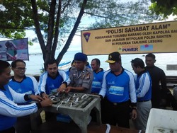 Ketika Polisi Banten Jaga Terumbu Karang Demi Wisatawan