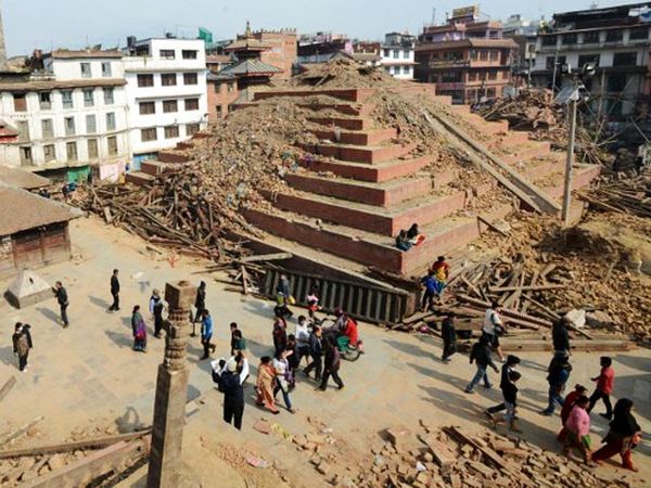 Bangunan Bersejarah di Nepal Hancur