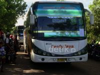 Bus Diduga Bawa Regu Tembak Masuk Dermaga Wijaya Pura