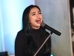 Tanpa Chua, Kotak Guncang Panggung Musik LIVECHATKustik