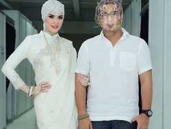 Foto Bersama Pria Bertopeng Macan, Inikah Kekasih Angel Lelga?