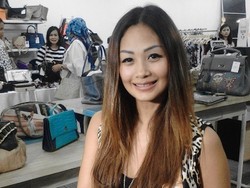 Pindah ke Bali, Indah Kalalo Jual Barang-barang