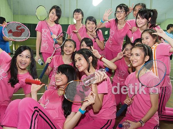 Asyiknya Main Badminton dengan Team T JKT48!