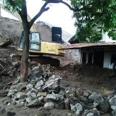 Plengsengan Jembatan Tol Gempol-Pasuruan Ambrol, Dua Rumah Rusak