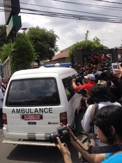 Dikawal Ketat, Jenazah Duo Bali Nine Tiba di Rumah Duka Abadi