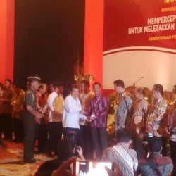 Wapres JK Serahkan Penghargaan Top 25 Inovasi Publik, Jatim Borong Piala