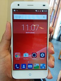ZTE Blade S6, Mirip iPhone 6 tapi Incar Xiaomi Mi 4i