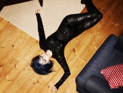 Promosi Paradise Lost dengan Bodysuit Ketat, Ga In Susah Saat ke Kamar Mandi