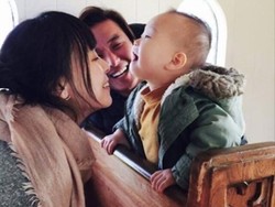 Bahagianya Sunye Wonder Girls Foto Bareng Suami dan Sang Putri