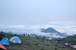 Terbuai Indahnya Gunung Prau di Wonosobo