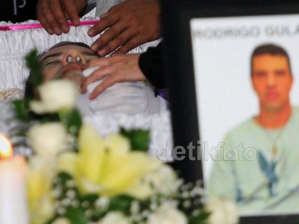 Jenazah Rodrigo Gularte Disemayamkan
