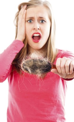 5 Penyebab Menipisnya Rambut yang Mengakibatkan Kerontokan Permanen