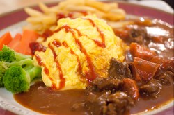 Sedap Mengenyangkan, Makan Siang dengan Nasi Berbalut Omelet