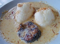 Katupat Kandangan Berkuah Santan Plus Ikan Haruan yang Nikmat dari Kalimantan Selatan