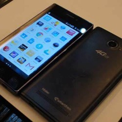 Kesan Pertama Menjajal Ponsel 4G Ekonomis Smartfren