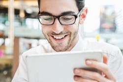 Beda dengan Lensa Kontak, Pakai Kacamata Bisa Awet Sampai Tahunan