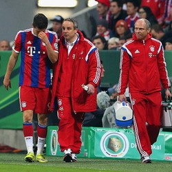CEO Bayern Yakin Lewandowski dan Ribery Bisa Main di Camp Nou