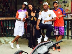 Setelah DJ Zedd, Selena Gomez Dikabarkan Dekat dengan Produser Musik