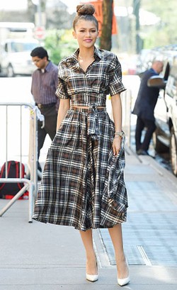 Motif Kotak-kotak Kembali Tren, Ini 4 Cara Padu Padannya