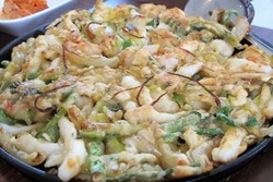 Yuk, Santap Malam Ringan dengan Pajeon, Pancake Gurih Khas Korea!