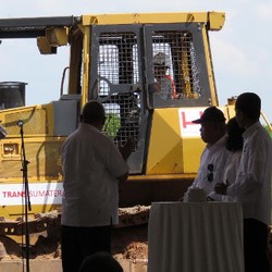 Tol Trans Sumatera Dilengkapi Rel KA dan Pipa Gas, Jokowi: Ini Untuk 100 Tahun