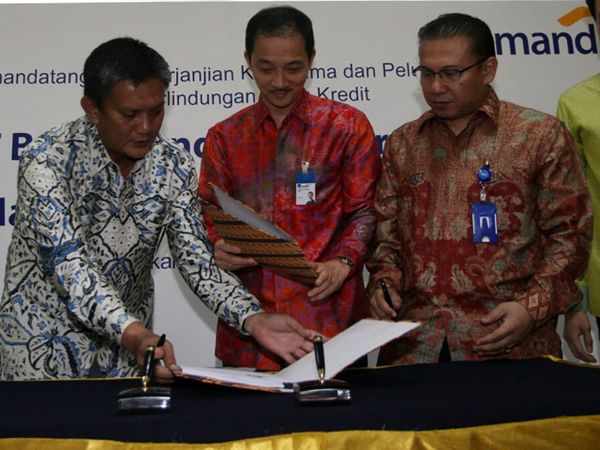AXA Luncurkan 2 Produk Asuransi