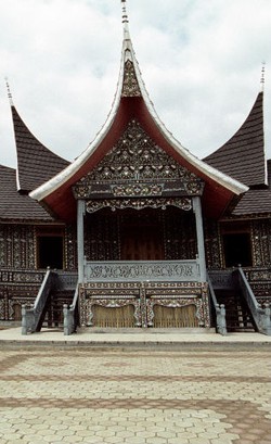 Iringan 29 Kereta Kuda dan Parade Busana Pengantin Buka Minangkabau Festival