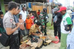 Personel TNI- Polri Razia Gabungan di Papua, Sejumlah Senjata Tajam Disita
