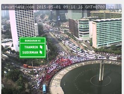 Suasana Buruh Rayakan MayDay di Bundaran HI Dilihat dari Ketinggian
