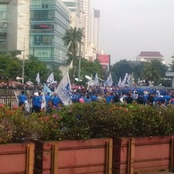 May Day...May Day! Kepala Polisi Jakpus Sambut Buruh di HI