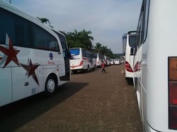 Bus Buruh Padati Monas dan Terus Berdatangan Masuk Jakarta, Rayakan Mayday