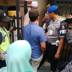 Beri Support, Penyidik KPK Datangi Rumah Novel Baswedan