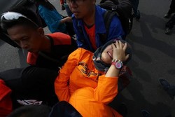 Kecelakaan Beruntun Bus Buruh di Tol Kuningan, Satu Orang Patah Tangan