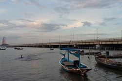 Liburan di Surabaya, Yuk Kunjungi Jembatan Suramadu!