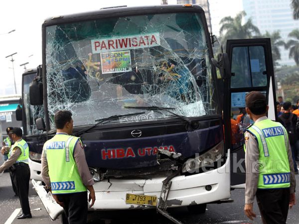 Ini Dia Penampakan Kerusakan Bus Buruh