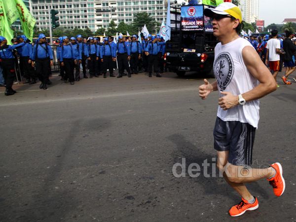Berolahraga di Tengah Perayaan May Day