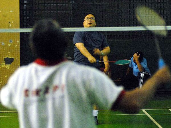 Menkeu Main Bulutangkis