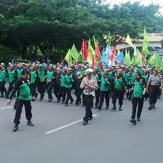 Akses Jalan Pahlawan Ditutup Saat Buruh Mulai Berdatangan