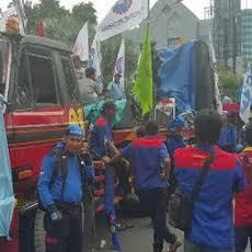 Ribuan Buruh Peringati May Day, Waspadai Jalur Pantura Bangil