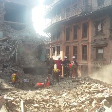 Bau Tak Sedap Menguar dari Kota Bhaktapur yang Hancur karena Gempa