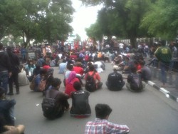 Diblokir Mahasiswa, Jalan Malioboro Yogyakarta Macet Total