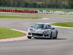 Lotus Buktikan Evora 400 Lebih Ngebut