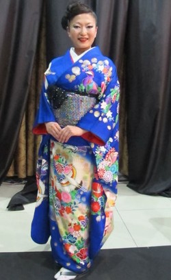 Foto: Wanita Jepang Berkimono Curi Perhatian di Minangkabau Festival