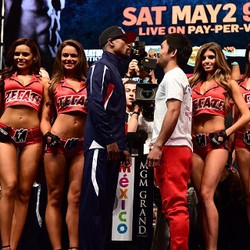 Empat Perempuan Seksi dan Wasit 64 Tahun di Antara Mayweather-Pacquiao