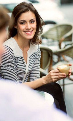 Ketika Jatuh Cinta dengan Pria Single yang Usianya Jauh Lebih Tua