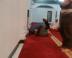 Pergi Dijemput Paksa Aparat, Pulang Diantar Selawat