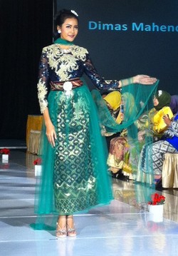 Parade Show Minangkabau Couture Tutup Minangkabau Festival 2015