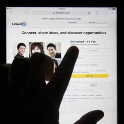 Orang Indonesia Suka Kepoin Klien di Internet