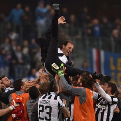 Dulu Disambut dengan Lemparan Telur, Allegri Kini Antar Juve Raih Scudetto